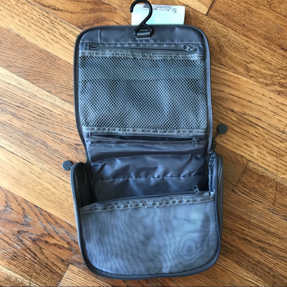 $15/3 pcs NWT gray toilet bag with hanging hook